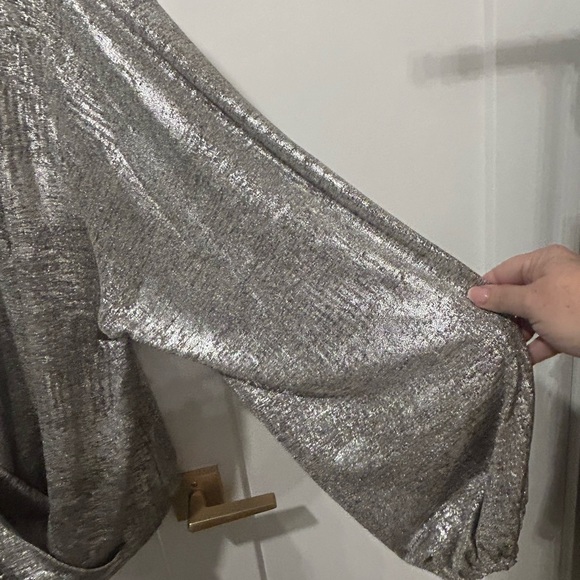 NWT ANTHROPOLOGIE Women’s Metallic Wrap Top XL - Picture 4 of 5